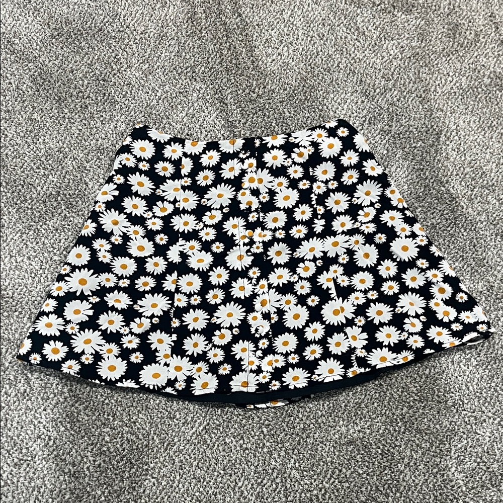 Forever 21 Black and White Daisy Skater Skirt